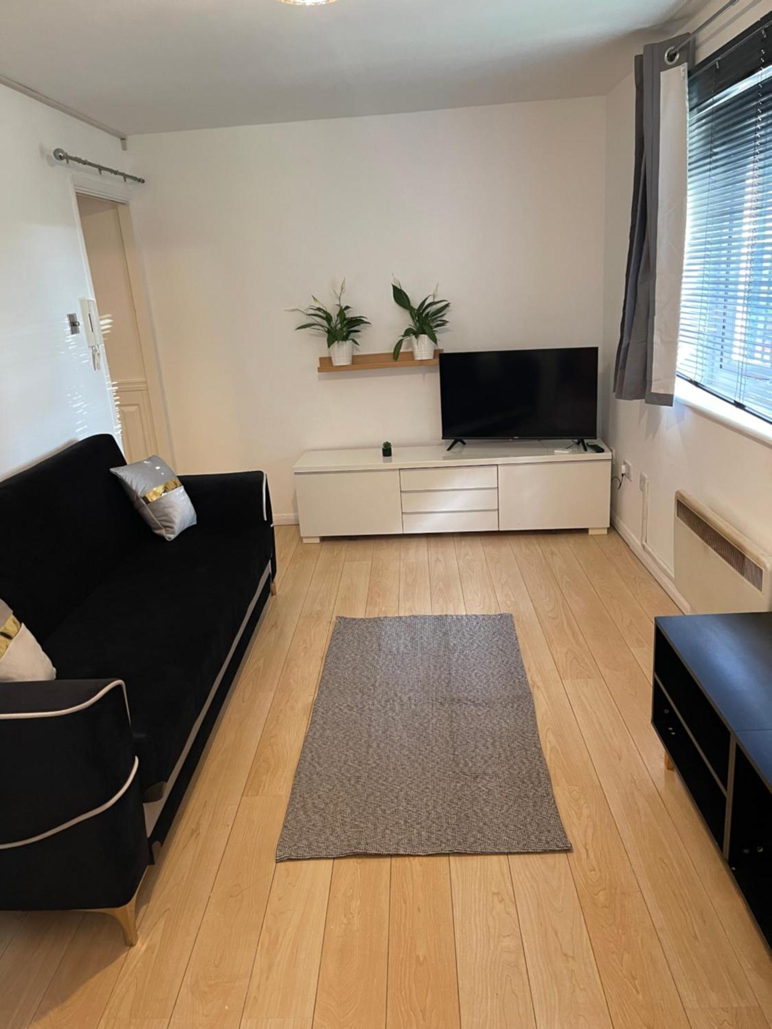 Cosy Flat Behind A Creekbeach In Grays Exterior photo