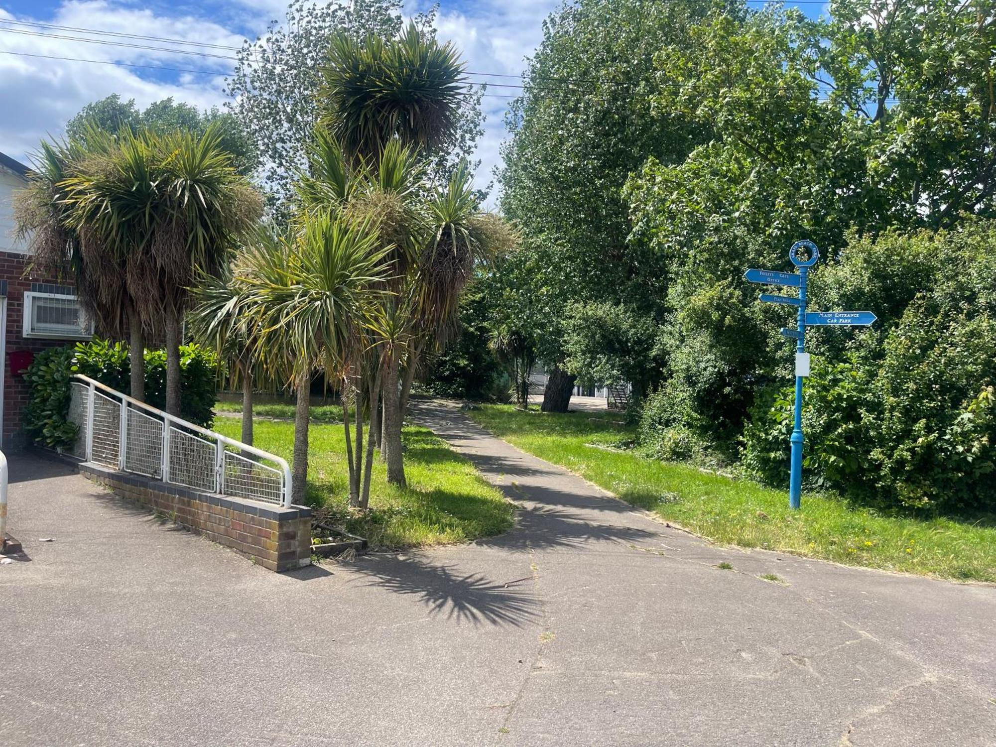 Cosy Flat Behind A Creekbeach In Grays Exterior photo